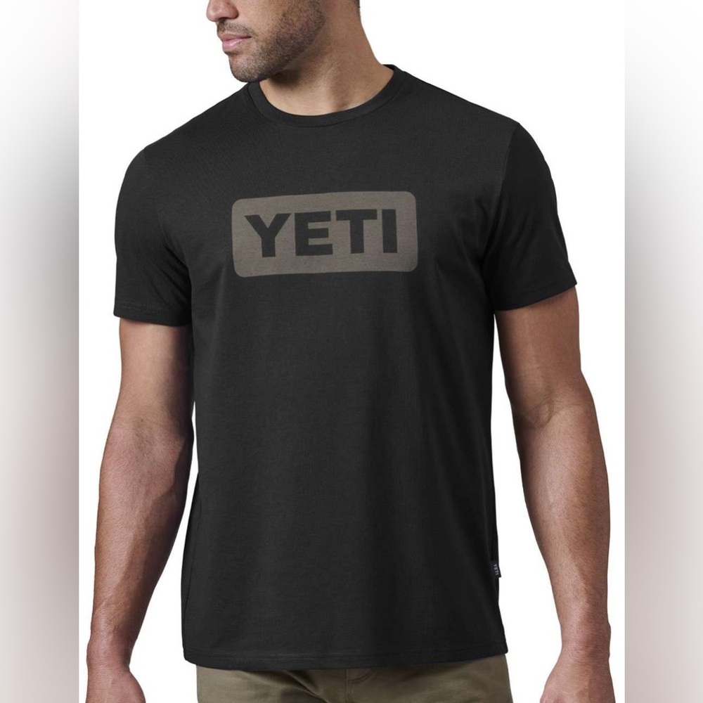 YETI Logo Badge Premium Short Sleeve T-Shirt - unisex - size M